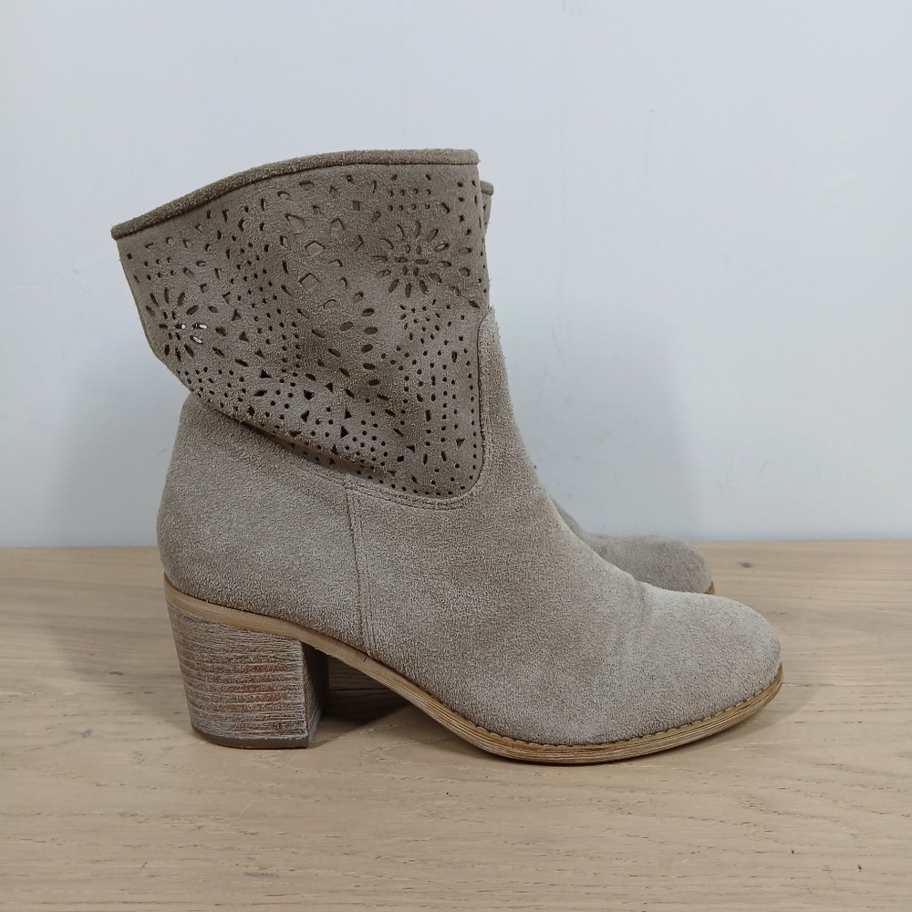 Crown Vintage Taupe Leather Perforated Foldover Block Heel‎ Ankle Boots 1506 - Picture 6 of 11